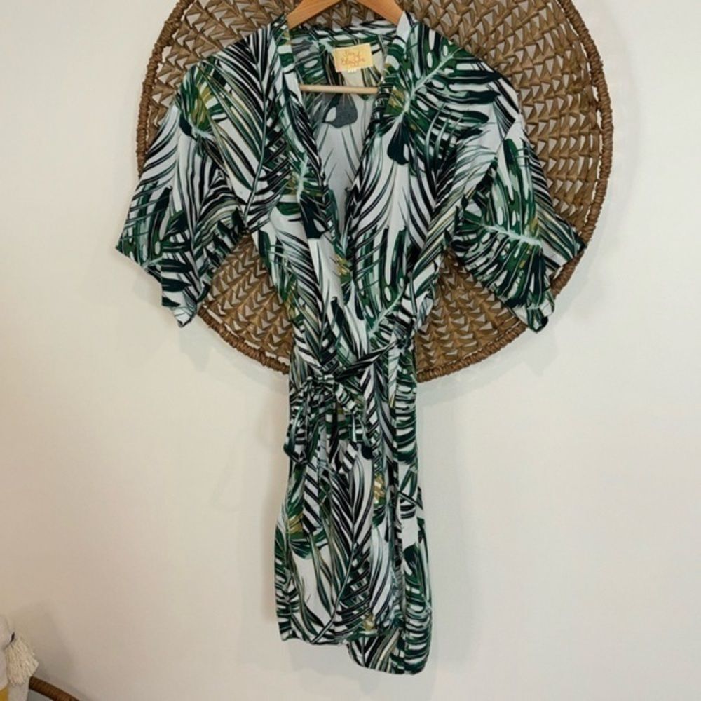 Day of Blossom girls Hawaiian print robe size 14